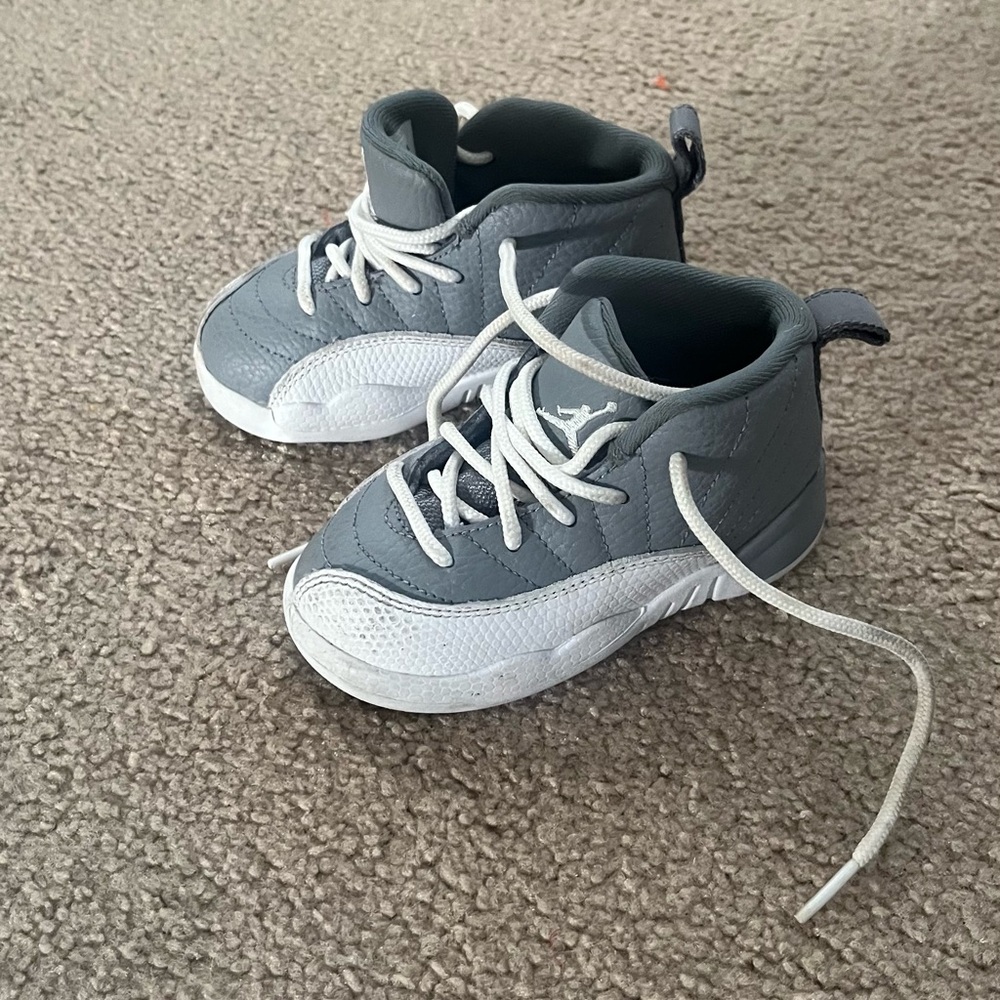 Jordan Kids Sneakers in Gray and White